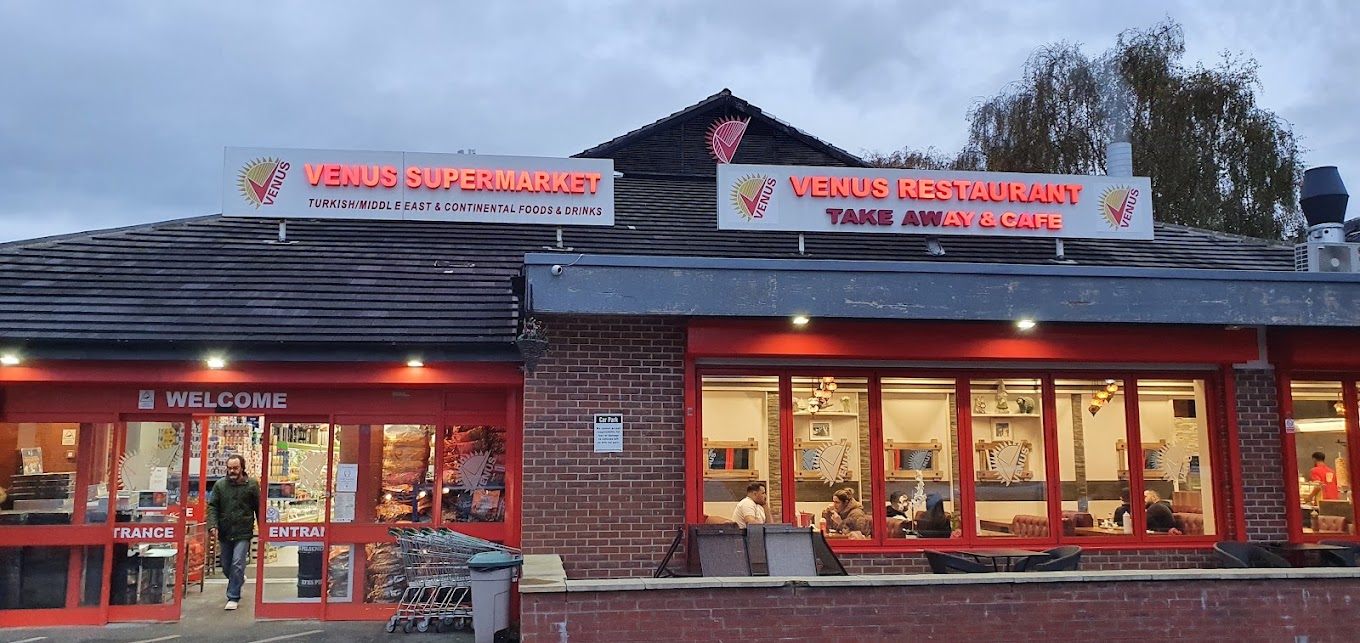 Front of a Venus Foods supermarket branch, photo 8